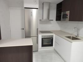 Piso reformado a estrenar en Carolinas Altas – ¡Listo para entrar a vivir! photo 0