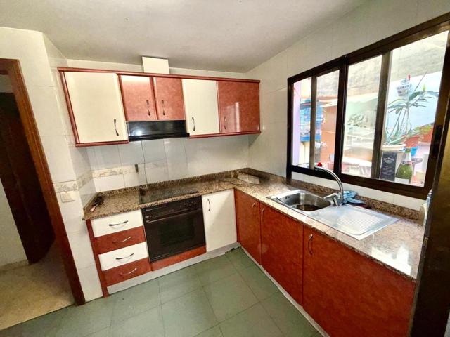 Oportunidad única en Alicante: piso amplio con Gran patio de luz y patio privado de 85 m² photo 0