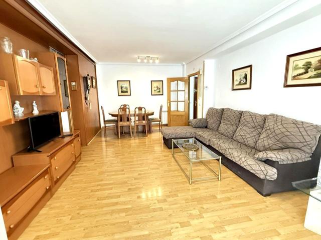 Piso reformado de 4 habitaciones y dos baños en fuente del oro photo 0
