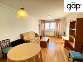 IMPECABLE PISO EN ALQUILER EN REYES CATÓLICOS photo 0