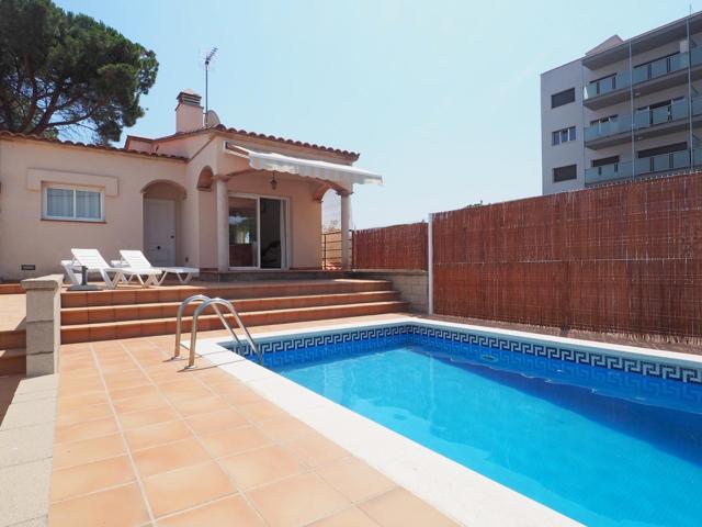 Casa de planta baja con piscina privada photo 0