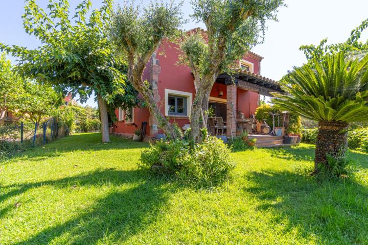 Vivienda unifamiliar aislada en Golf de Peralada con jardín privado y piscina comunitaria photo 0