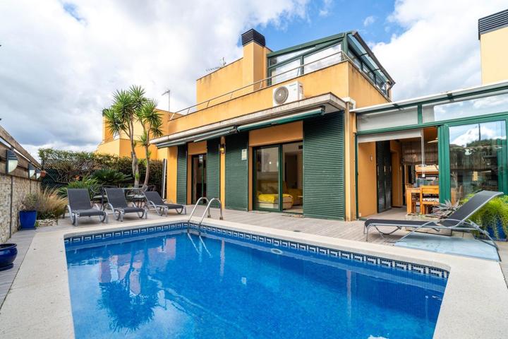 Casa moderna situada a 250m de la playa photo 0