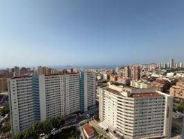 UN DORMITORIO CON VISTAS AL MAR. photo 0