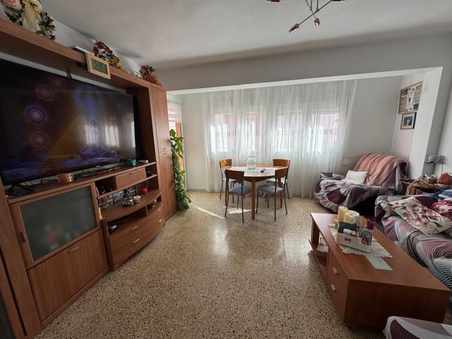Vivienda grande y muy bien situada photo 0
