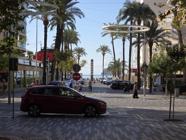 Av. Mediterráneo: Elegante Piso de 3 Dormitorios en Benidorm photo 0