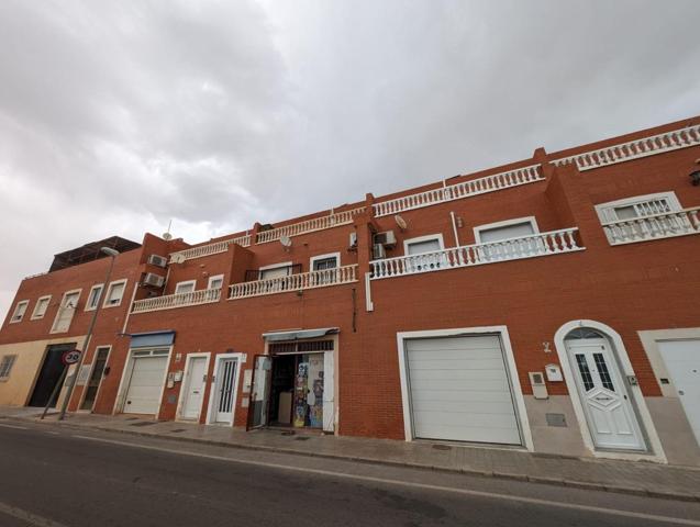 Se vende tríplex en el barrio de San Vicente en El Alquián photo 0