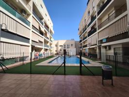 Se vende piso de 2 dormitorios y 2 baños en edificio Buenavista con piscina y a pocos metros de la playa photo 0
