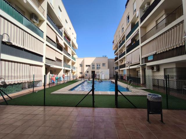 Se vende piso de 2 dormitorios y 2 baños en edificio Buenavista con piscina y a pocos metros de la playa photo 0