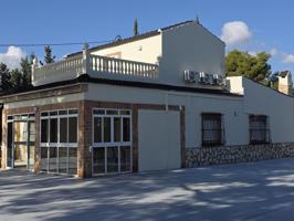 IMPRESIONANTE CHALET CON PISCINA Y LAS MEJORES INSTALACIONES DEPORTIVAS!! photo 0