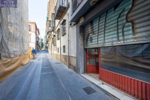 estupendo local comercial con persiana a dos calles Buensuceso y Paz photo 0