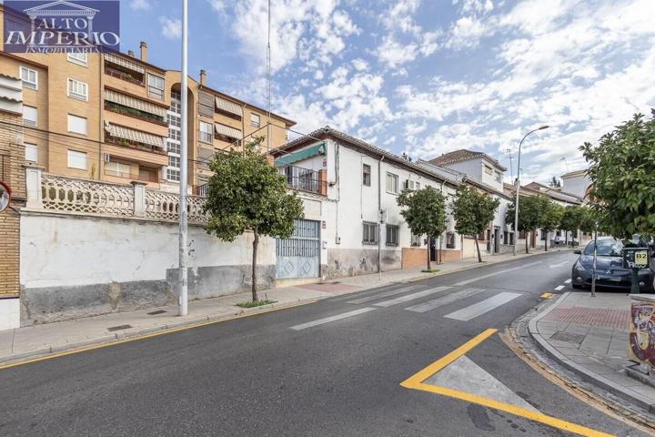 Casa con gran patio para reformar en Cardenal Parrado photo 0