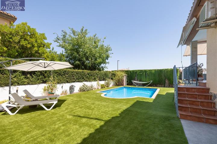 🏡 ¡Descubre tu Villa de lujo en Otura! Chalet Independiente con Piscina Privada 🌳 photo 0