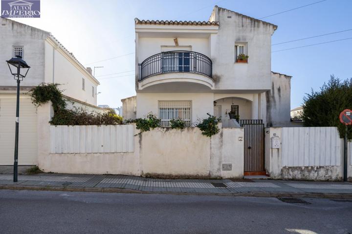 CHALET INDEPENDIENTE EN ESQUINA LOMA VERDE photo 0