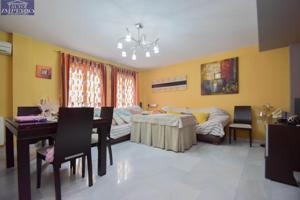 Armilla. Vivienda unifamiliar adosada. 3 dormitorios. 2 baños. 1 aseo. photo 0