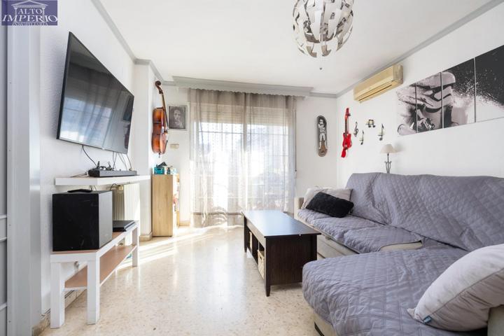 Maravilloso piso de 3 dormitorios con terraza en Avd Madrid photo 0