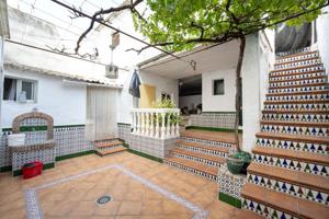 🏡 3 plantas, 3 dormitorios, amplio patio y mucho más... ¡por menos de lo que imaginas! photo 0