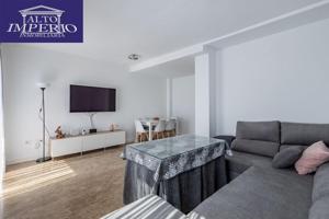 ¡Tu casa ideal te espera en Los Ogíjares! Tranquilidad, vistas y espacio para toda la familia photo 0