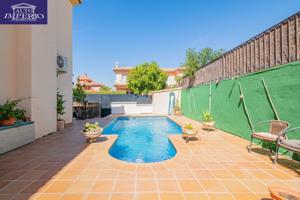 CHALET PAREADO CON PARCELA Y PISCINA PROPIA photo 0