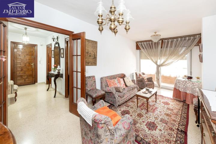 Amplio piso en Camino de Ronda, junto a Plaza Einstein photo 0