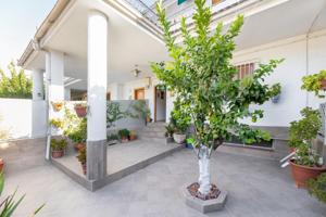 Amplia casa con terraza y patios en el centro de Atarfe photo 0