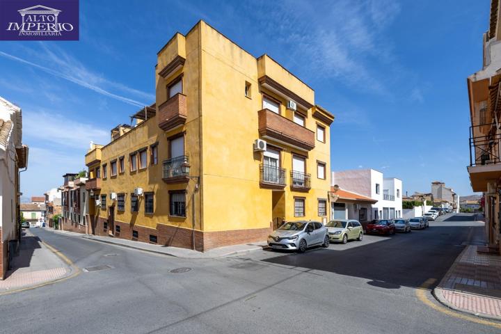 Ático luminoso con gran terraza en La Zubia y plaza de garaje photo 0