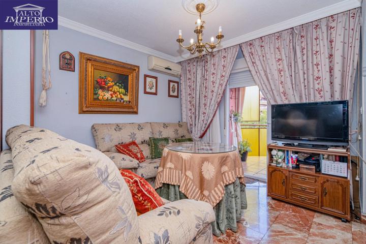 AMPLIO PISO EN ZONA JARDÍN DE LA REINA photo 0