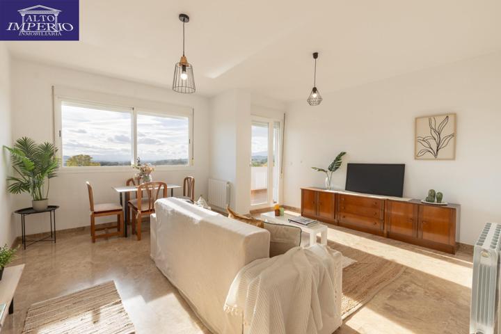 Piso en urbanización privada con piscina comunitaria, terraza, 2 plazas de garaje y trastero. photo 0