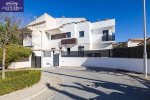 Exclusiva casa en Huetor Vega photo 0