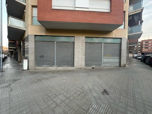 ¡Gran Oportunidad! Local en Venta en Viladecans con Amplias Posibilidades photo 0