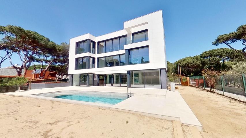 FANTASTICA CASA INDEPENDIENTE EN LA MANZANA DE ORO DE GAVA MAR photo 0