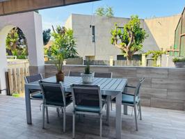 Chalet adosado en venta en Can Bou photo 0