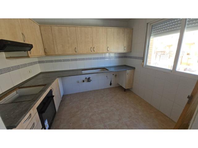 Chalet adosado en venta en Yuncler photo 0