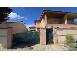 Casa en venta en Burguillos de Toledo photo 0
