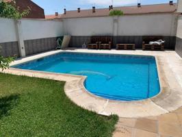 Chalet adosado en venta en Torrejón de la Calzada photo 0