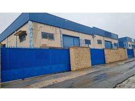 Nave comercial en venta en Serranillos del Valle photo 0