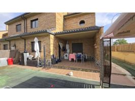 Chalet pareado en venta en Casarrubuelos photo 0