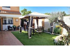 Chalet pareado en venta en Casarrubuelos photo 0
