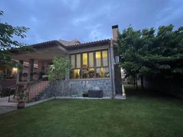 Chalet unifamiliar en venta en Carranque photo 0