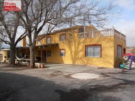 FINCA CON PARCELA DE 41.009 M2, 3 VIVIENDAS Y ALMACEN photo 0
