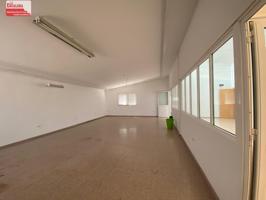Edificio 209m2 en 2 plantas mas patio privado photo 0