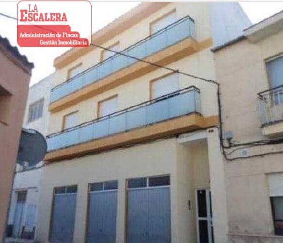 Venta conjunta de 4 viviendas y 3 garajes photo 0