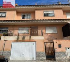 Adosado de 150m2 con terraza, patio y garaje photo 0