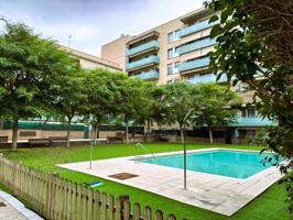 PISO CON TERRAZA, ZONA COMUNITARIA CON PISCINA Y PARQUING!! photo 0