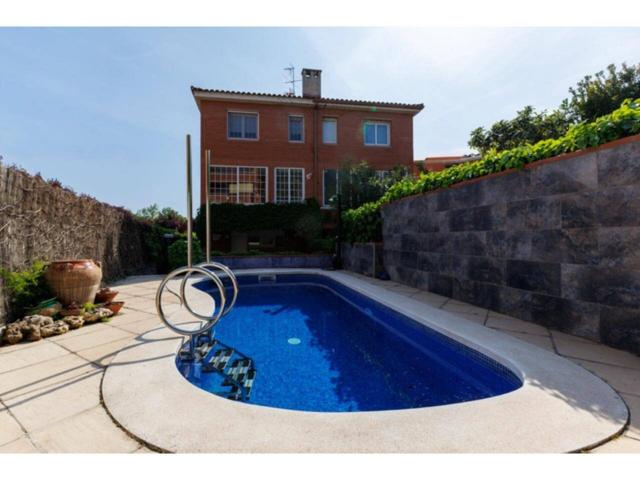 FANTASTICA CASA CANTONERA EN VENTA EN EL CENTRO DE SANT QUIRZE DEL VALLES CON PISCINA Y GARAJE photo 0