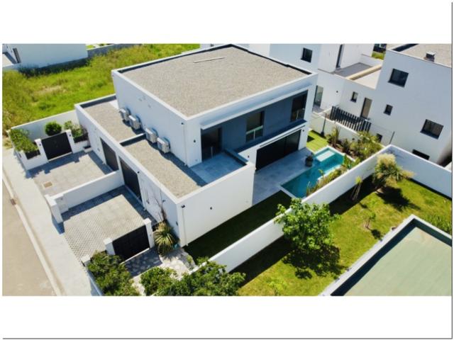 Villa En venta en Empuriabrava photo 0