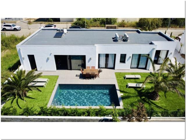 Villa En venta en Empuriabrava photo 0