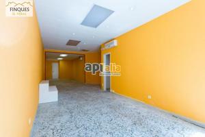 LOCAL COMERCIAL en calle de mucho paso de gente photo 0