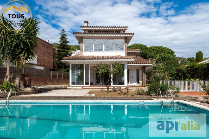 EXCLUSIVA CASA EN VILASSAR DE DALT CON PISCINA Y GARAJE PARA 3 COCHES photo 0