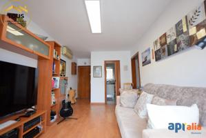 PISO EN VENTA CON PARKING INCLUIDO EN EL CENTRO DE PREMIA DE MAR photo 0